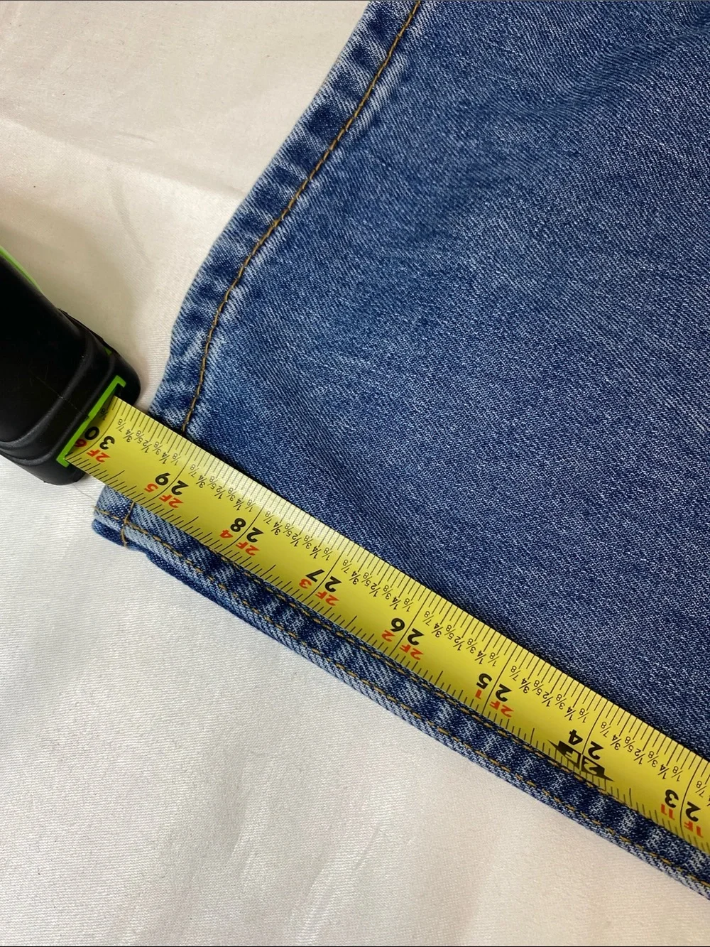 NWT Men’s Levi’s 46/30 Big & Tall 550 Relaxed Fit Medium Wash